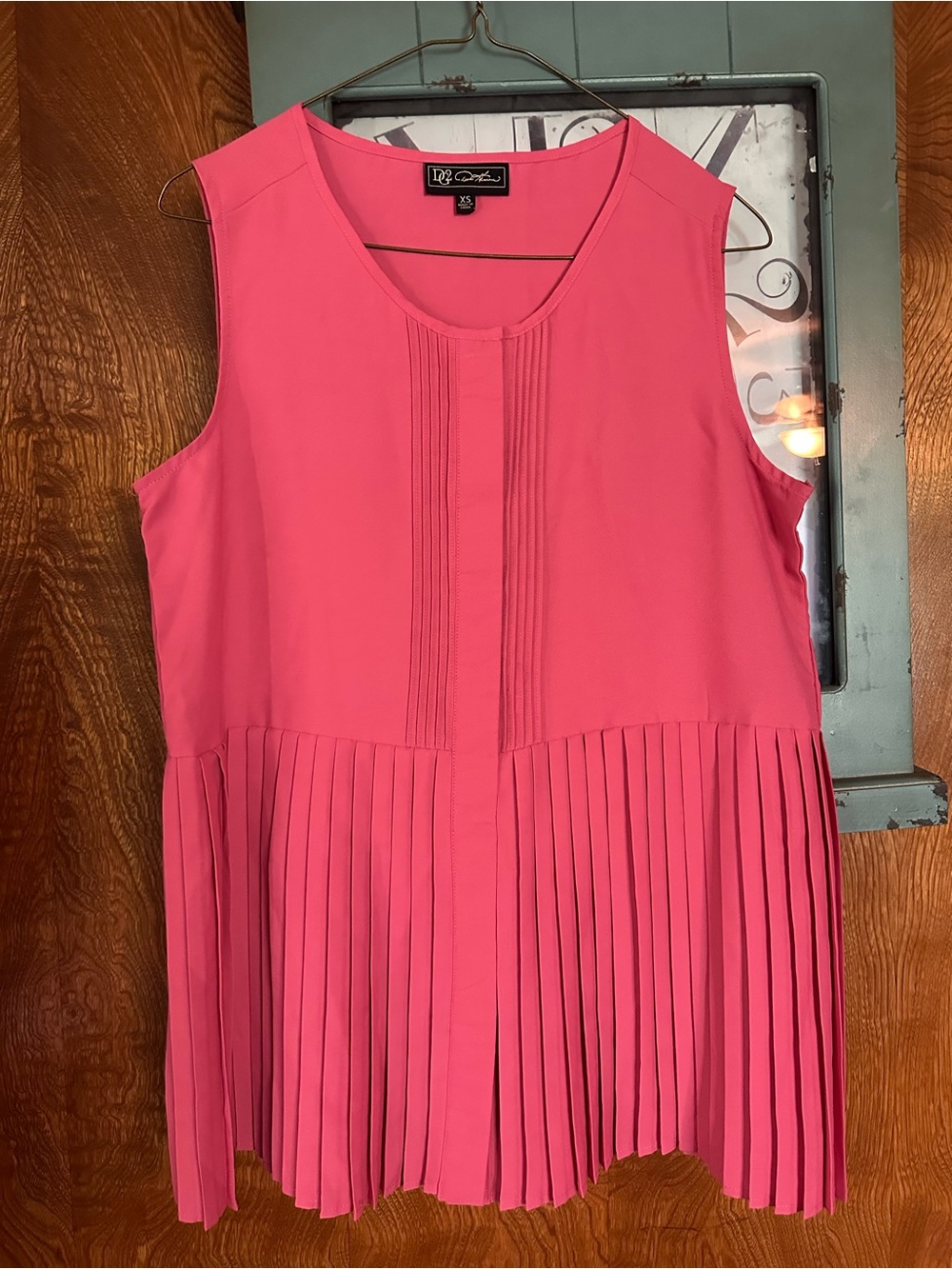 DG2 by Diane Gilman Pink Sleeveless Pleated Hem Tank Top
